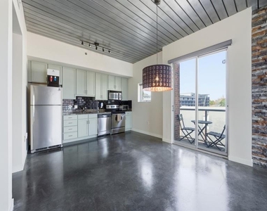 620 Glen Iris Drive Ne - Photo Thumbnail 12