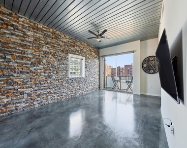 620 Glen Iris Drive Ne - Photo Thumbnail 13