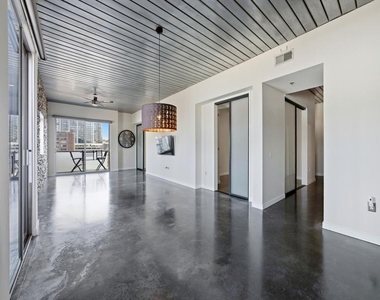 620 Glen Iris Drive Ne - Photo Thumbnail 11