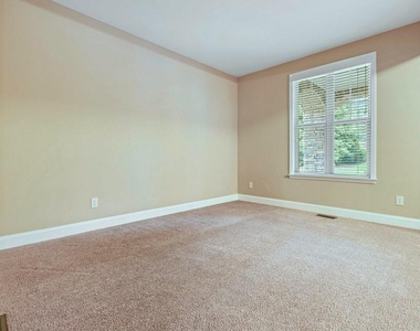 1010 Chelsey Way - Photo Thumbnail 25