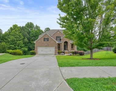 1010 Chelsey Way - Photo Thumbnail 3