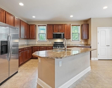 1010 Chelsey Way - Photo Thumbnail 15
