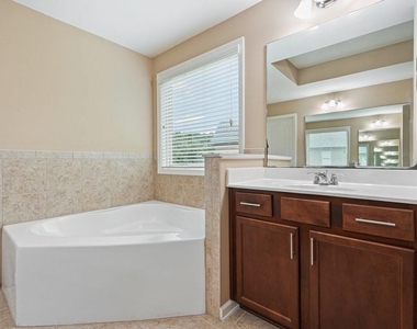 1010 Chelsey Way - Photo Thumbnail 43