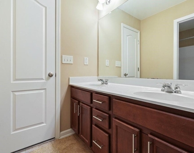 1010 Chelsey Way - Photo Thumbnail 34