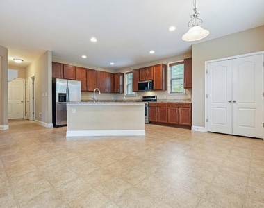 1010 Chelsey Way - Photo Thumbnail 12