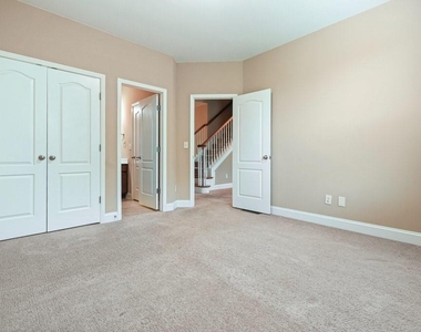 1010 Chelsey Way - Photo Thumbnail 28