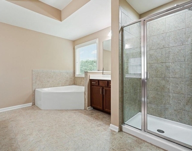 1010 Chelsey Way - Photo Thumbnail 42