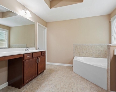 1010 Chelsey Way - Photo Thumbnail 47