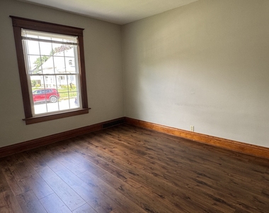 1721 W 16th Street - Photo Thumbnail 4