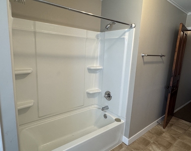 1721 W 16th Street - Photo Thumbnail 13