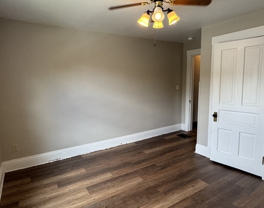 1721 W 16th Street - Photo Thumbnail 10