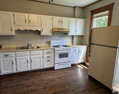 1721 W 16th Street - Photo Thumbnail 6