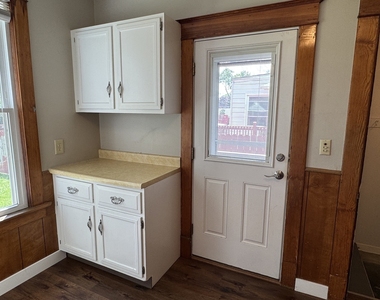 1721 W 16th Street - Photo Thumbnail 7