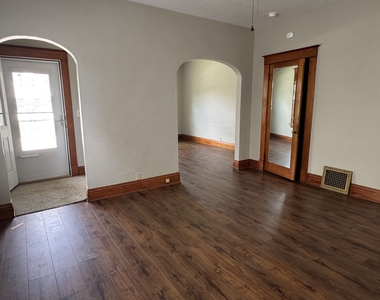 1721 W 16th Street - Photo Thumbnail 2
