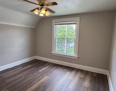 1721 W 16th Street - Photo Thumbnail 9