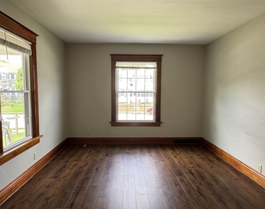 1721 W 16th Street - Photo Thumbnail 3