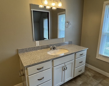 1721 W 16th Street - Photo Thumbnail 12