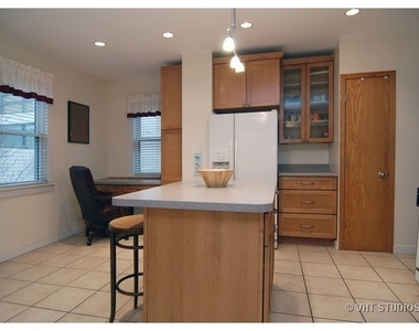 408 W Briar Place - Photo Thumbnail 4
