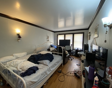 5060 N Wolcott Avenue - Photo Thumbnail 2