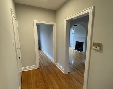 635 W Roscoe Street - Photo Thumbnail 3