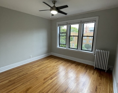 635 W Roscoe Street - Photo Thumbnail 1