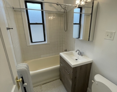635 W Roscoe Street - Photo Thumbnail 4