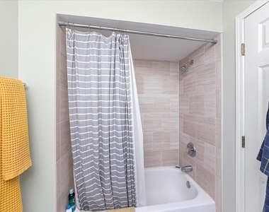 1510 N Elk Grove Avenue - Photo Thumbnail 5