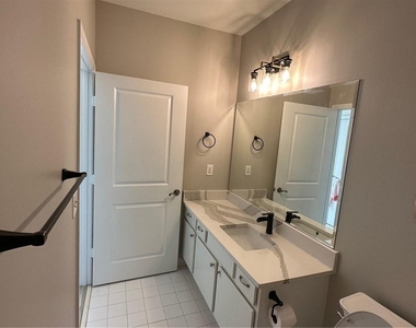 821 Ralph Mcgill Boulevard Ne - Photo Thumbnail 8