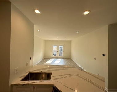 821 Ralph Mcgill Boulevard Ne - Photo Thumbnail 2
