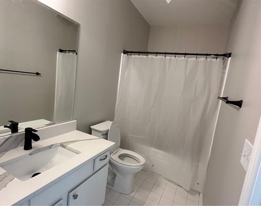 821 Ralph Mcgill Boulevard Ne - Photo Thumbnail 9