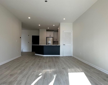 821 Ralph Mcgill Boulevard Ne - Photo Thumbnail 4