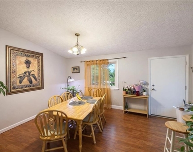 1136 Samuel Drive - Photo Thumbnail 3