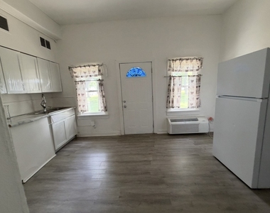 17104 Wentworth Avenue - Photo Thumbnail 4