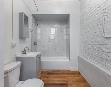 1525 W Estes Avenue - Photo Thumbnail 4