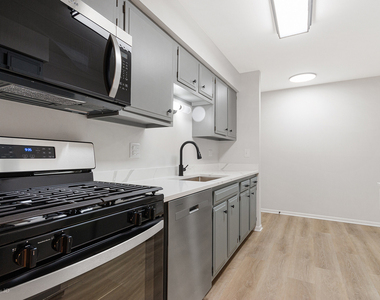 3008 Roberts Drive - Photo Thumbnail 5