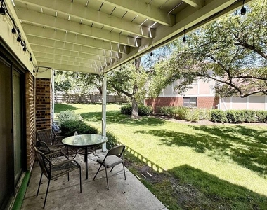 1168 Middlebury Lane - Photo Thumbnail 11