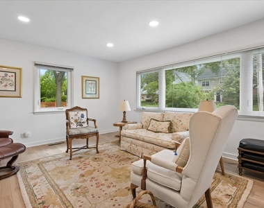 900 Isabella Street - Photo Thumbnail 5