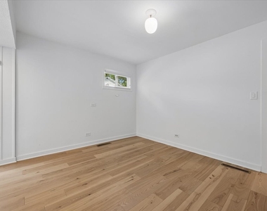 900 Isabella Street - Photo Thumbnail 16