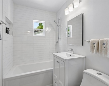 900 Isabella Street - Photo Thumbnail 14