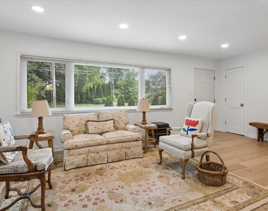 900 Isabella Street - Photo Thumbnail 6