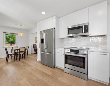 900 Isabella Street - Photo Thumbnail 10