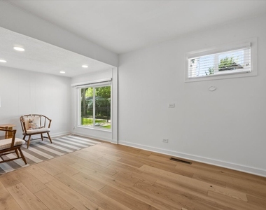 900 Isabella Street - Photo Thumbnail 15