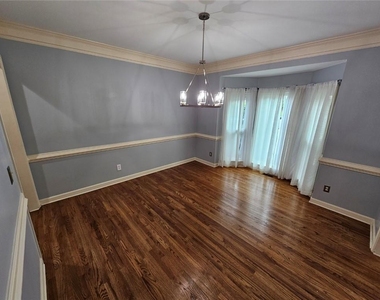 430 Eastbourne Way - Photo Thumbnail 7