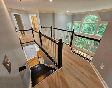430 Eastbourne Way - Photo Thumbnail 17