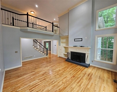 430 Eastbourne Way - Photo Thumbnail 10