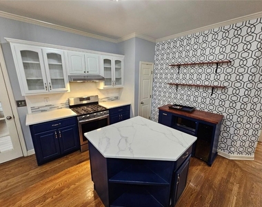 430 Eastbourne Way - Photo Thumbnail 4