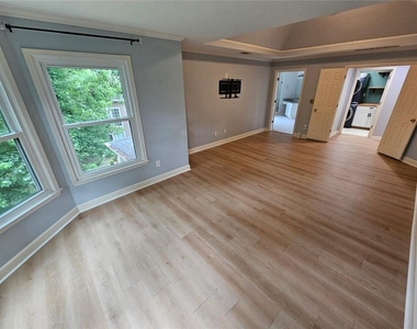 430 Eastbourne Way - Photo Thumbnail 14