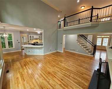 430 Eastbourne Way - Photo Thumbnail 11
