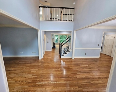 430 Eastbourne Way - Photo Thumbnail 5