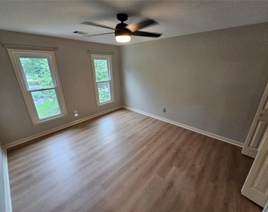 430 Eastbourne Way - Photo Thumbnail 23